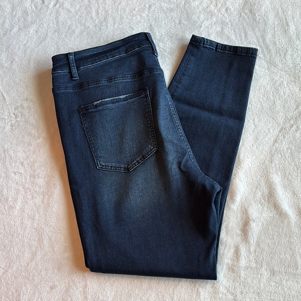 Ceros High Rise Skinny Jeans 33 Dark Wash Distressed